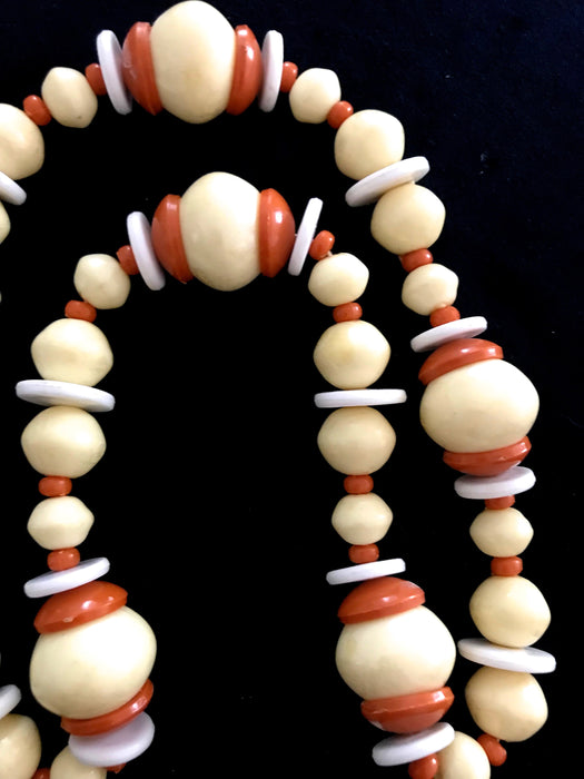 Vintage Genuine BAKELITE Necklace : An amazing Find!